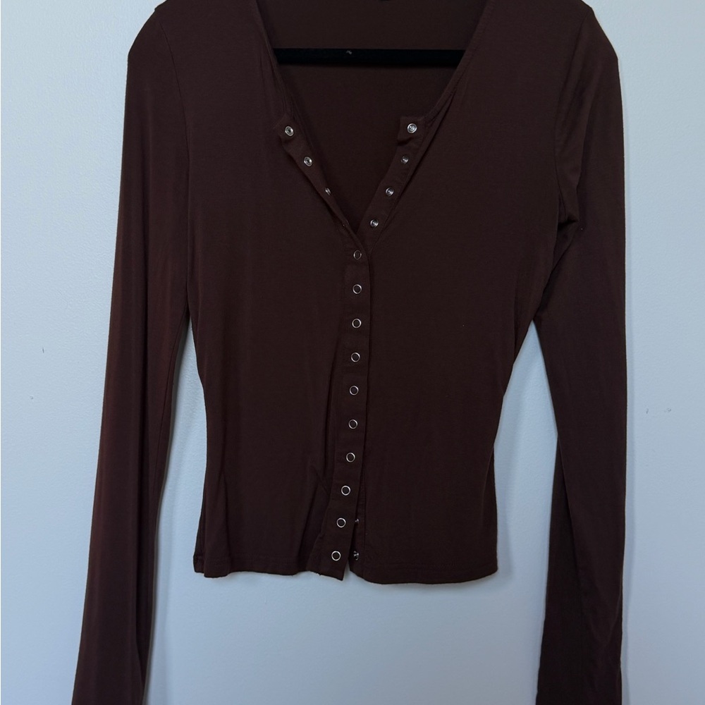 Fashion Nova Brown Long Sleeve Snap-Front Tee